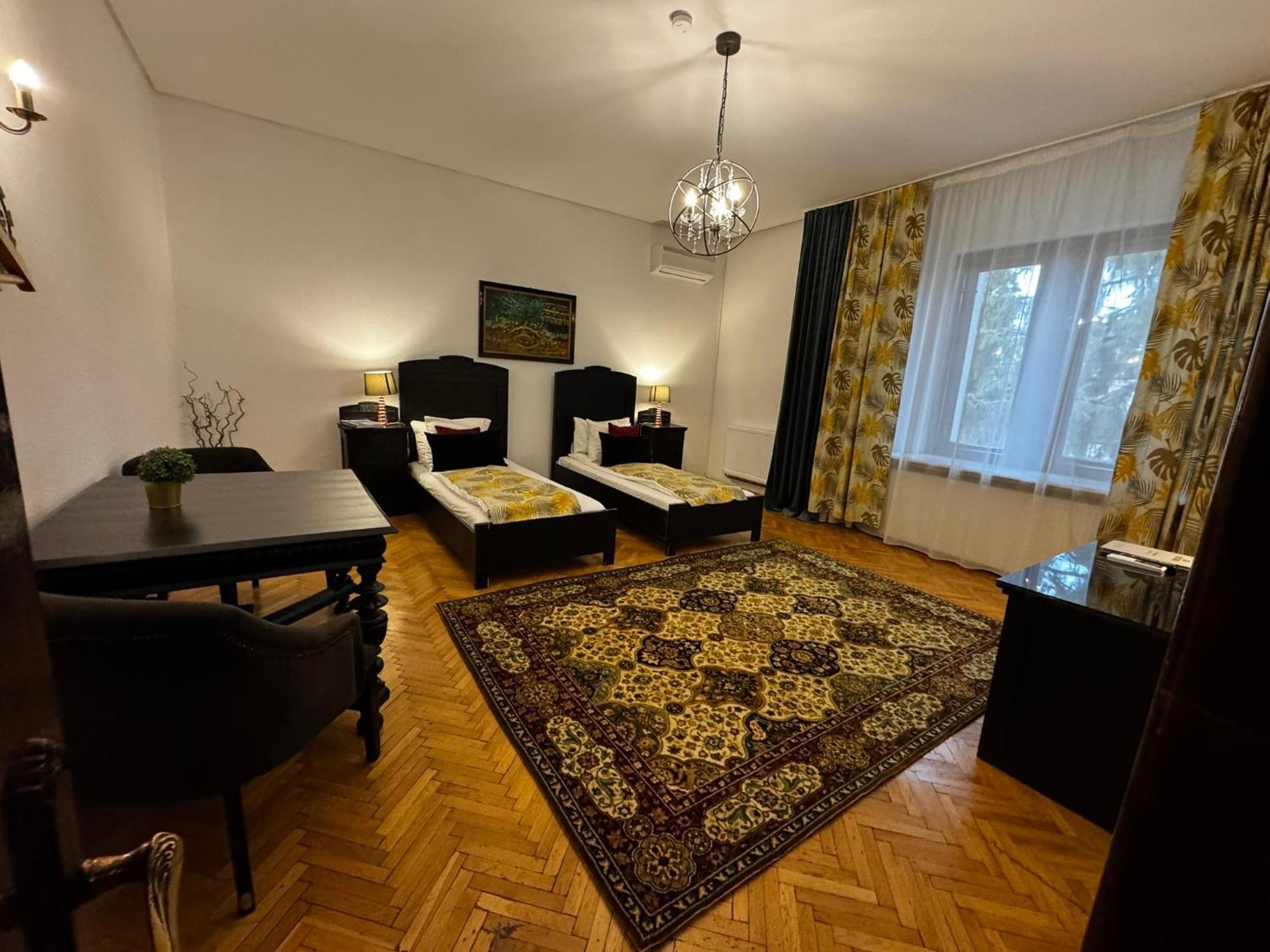 Casa Negustorului Hotel Дева Екстериор снимка