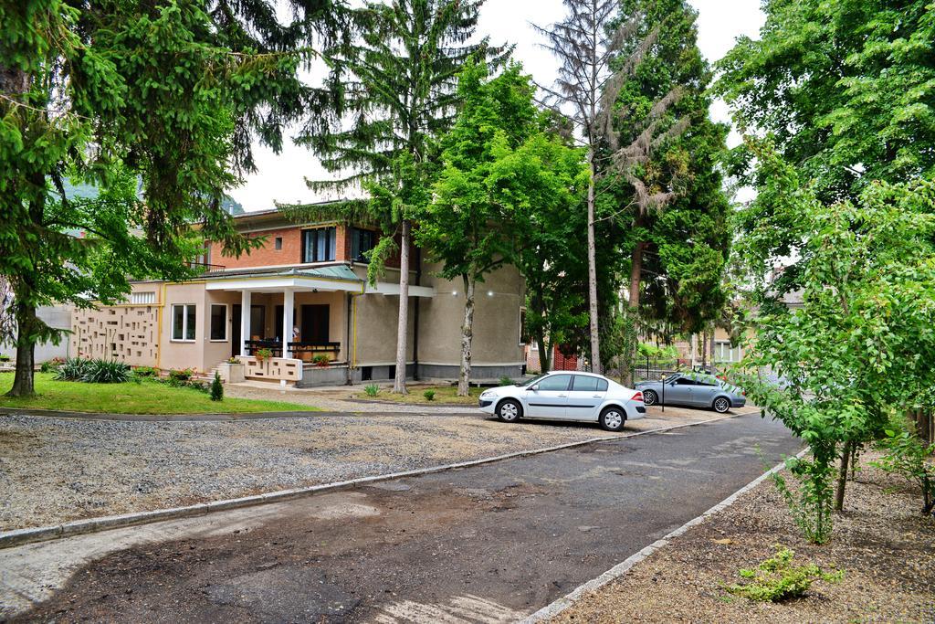 Casa Negustorului Hotel Дева Екстериор снимка