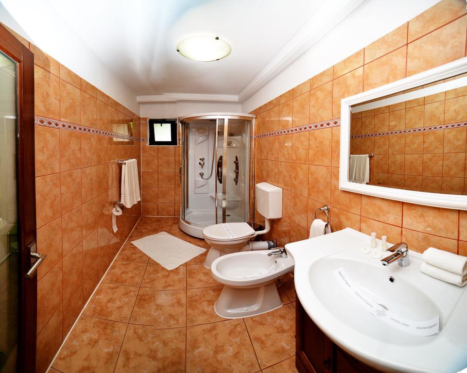 Casa Negustorului Hotel Дева Екстериор снимка