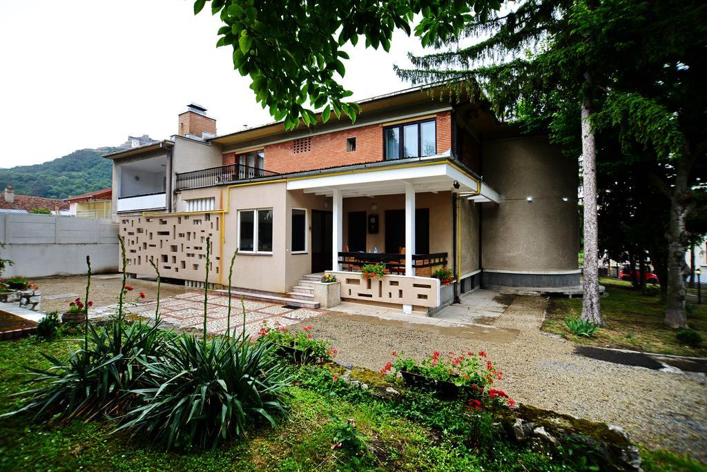 Casa Negustorului Hotel Дева Екстериор снимка