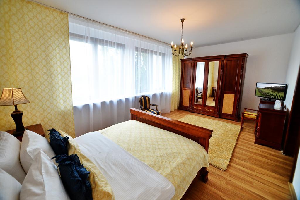 Casa Negustorului Hotel Дева Екстериор снимка