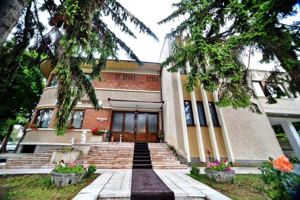 Casa Negustorului Hotel Дева Екстериор снимка