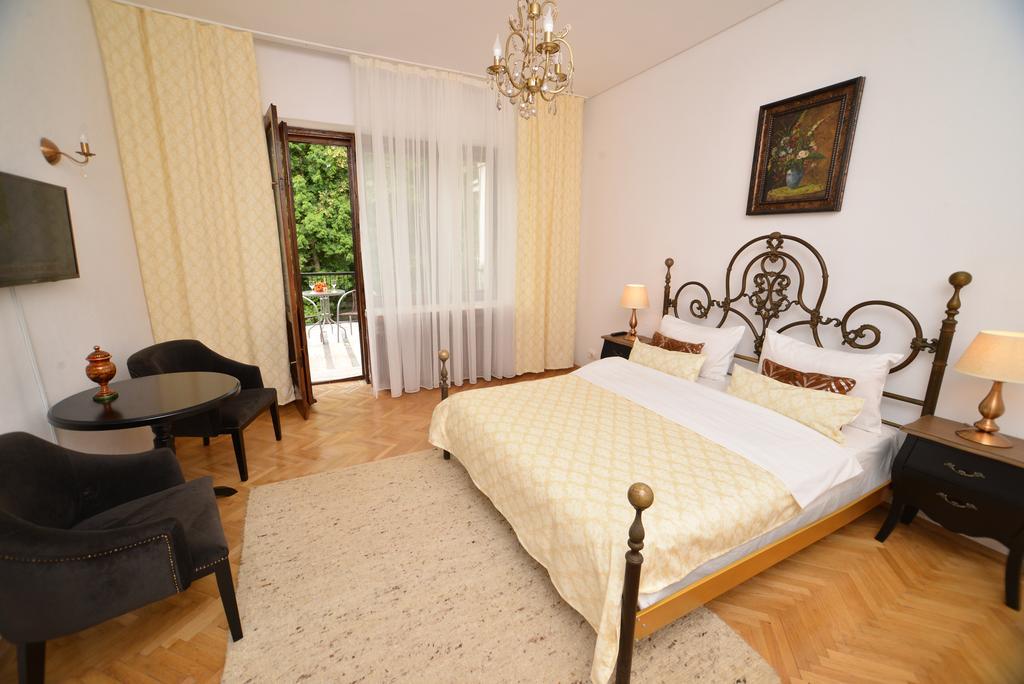Casa Negustorului Hotel Дева Екстериор снимка