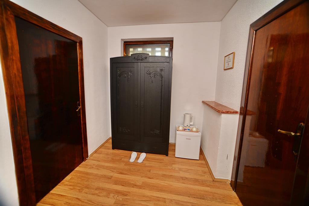 Casa Negustorului Hotel Дева Екстериор снимка