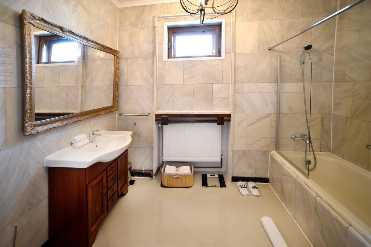 Casa Negustorului Hotel Дева Екстериор снимка