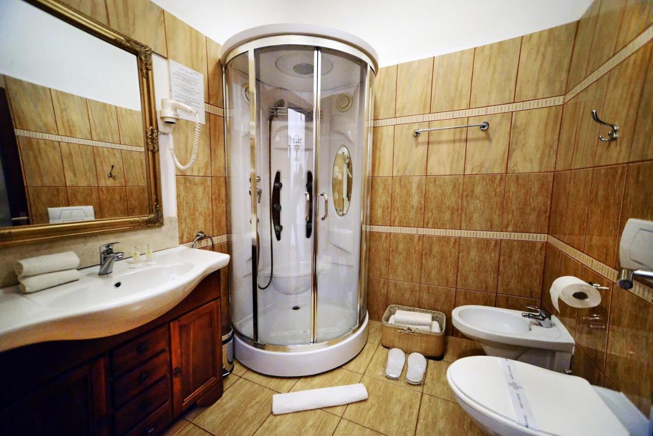Casa Negustorului Hotel Дева Екстериор снимка