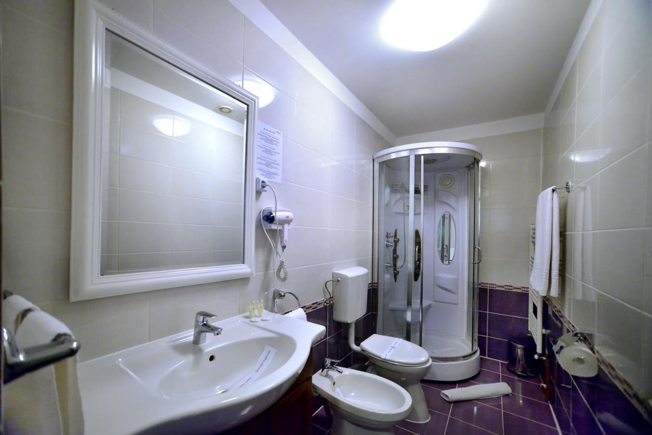 Casa Negustorului Hotel Дева Екстериор снимка