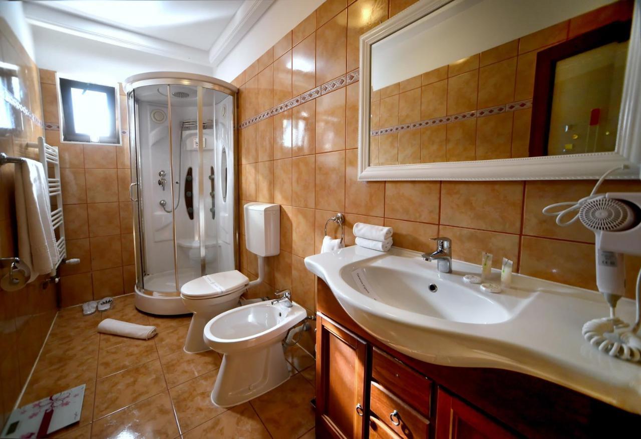 Casa Negustorului Hotel Дева Екстериор снимка