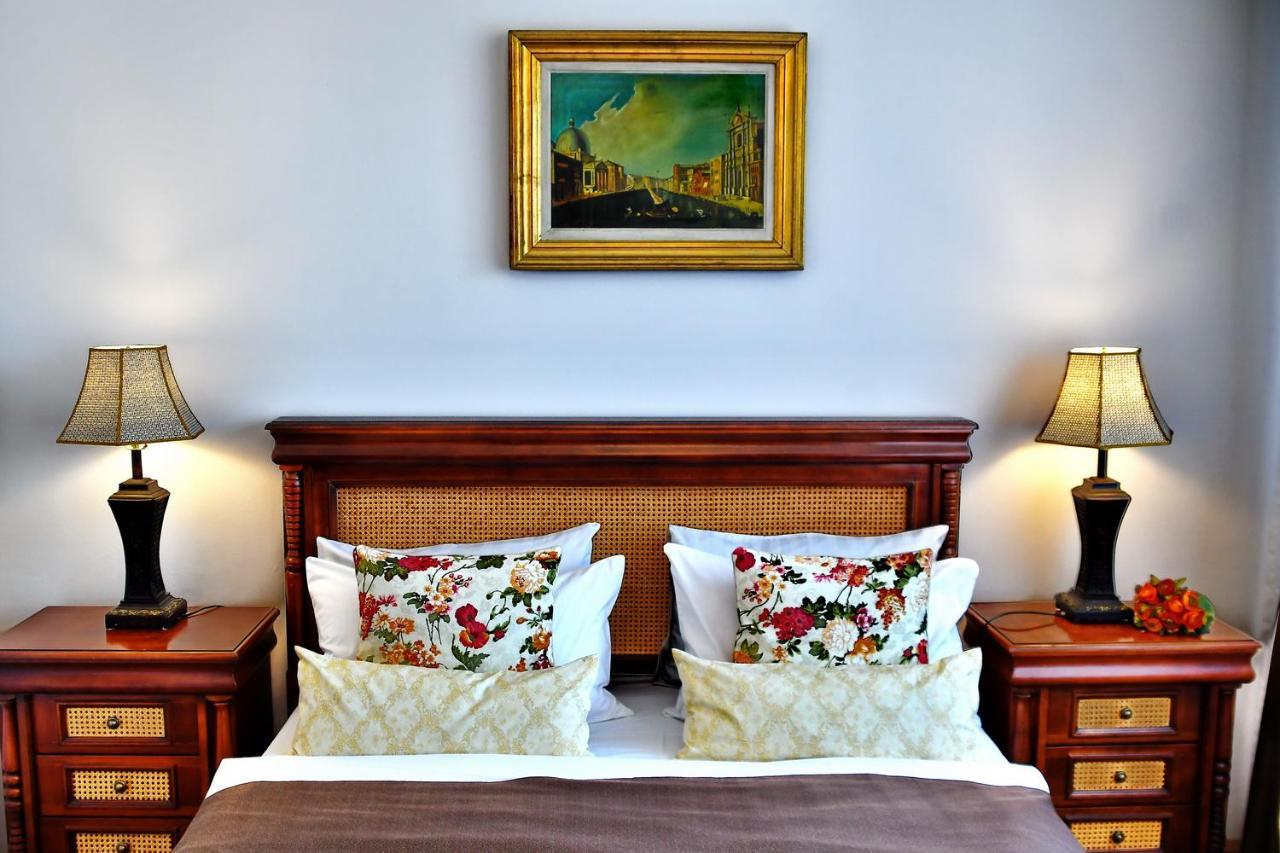 Casa Negustorului Hotel Дева Екстериор снимка