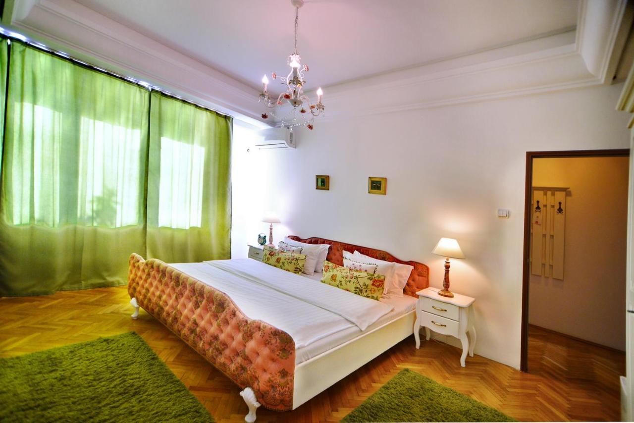 Casa Negustorului Hotel Дева Екстериор снимка