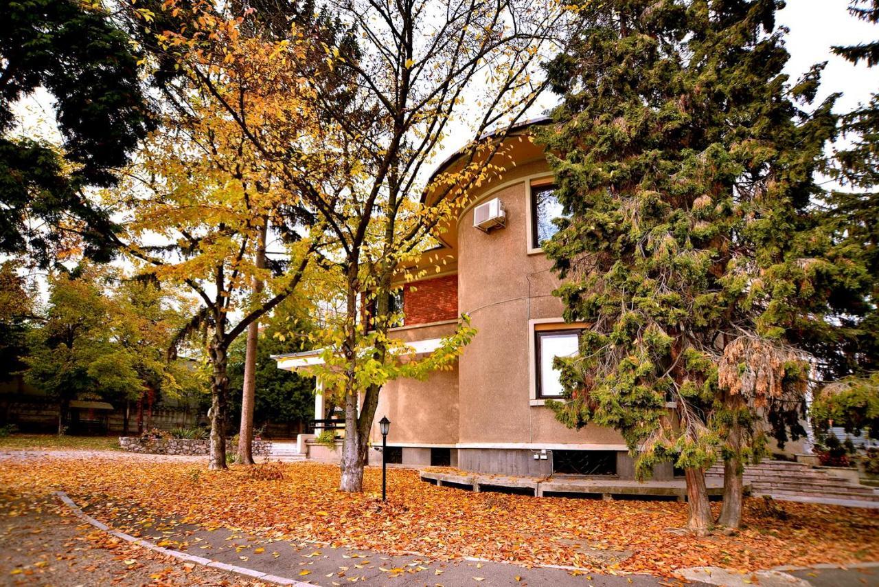 Casa Negustorului Hotel Дева Екстериор снимка