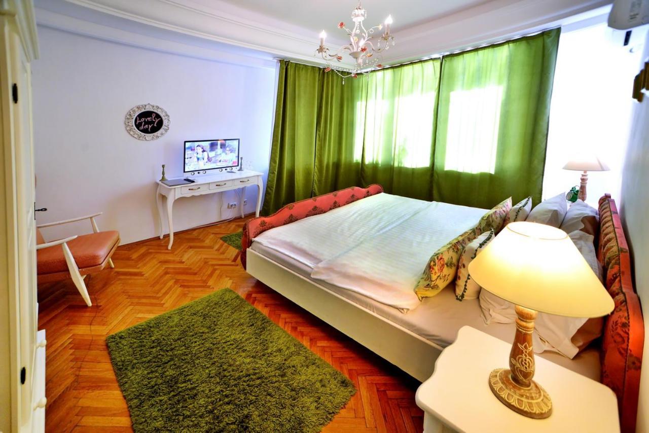 Casa Negustorului Hotel Дева Екстериор снимка